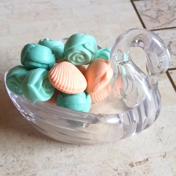 Vintage- Lucite Clear Swan Soap Dish With  Small Soaps, 5 1/2" Long,4" High - Picture 2 of 10